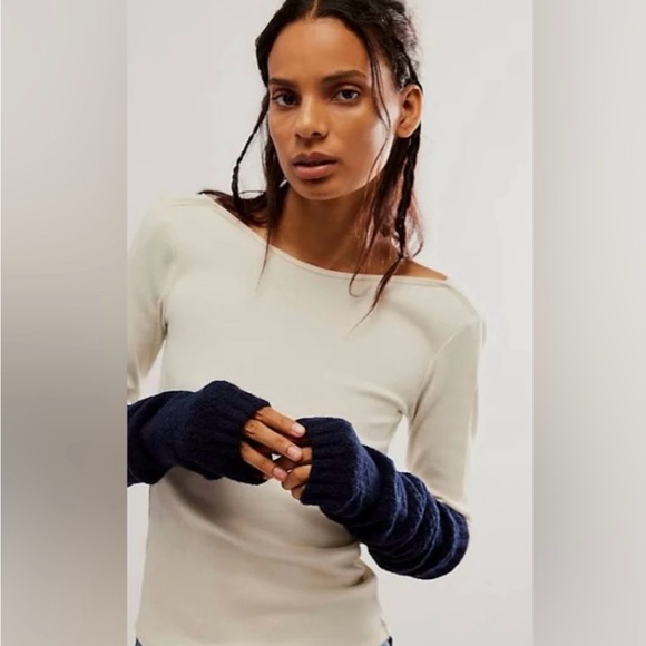 Free People Accessories - NWOT Free People Armour Arm Warmers Navy